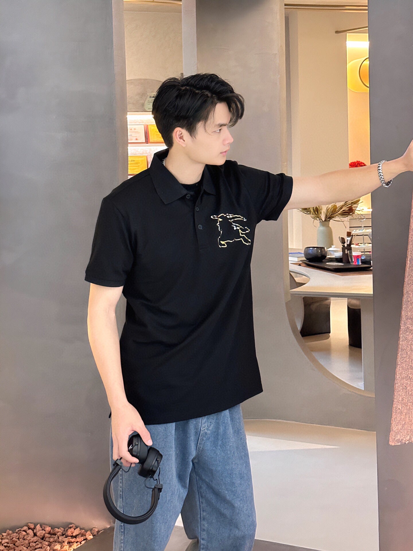 B**rry embroidered knight polo - black