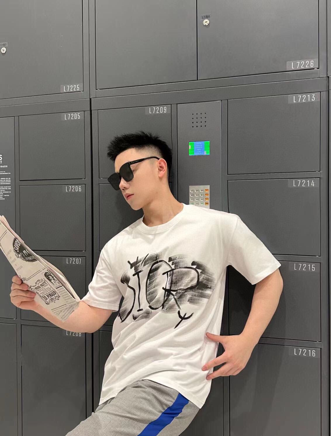 D*or t-shirt with artistic logo design