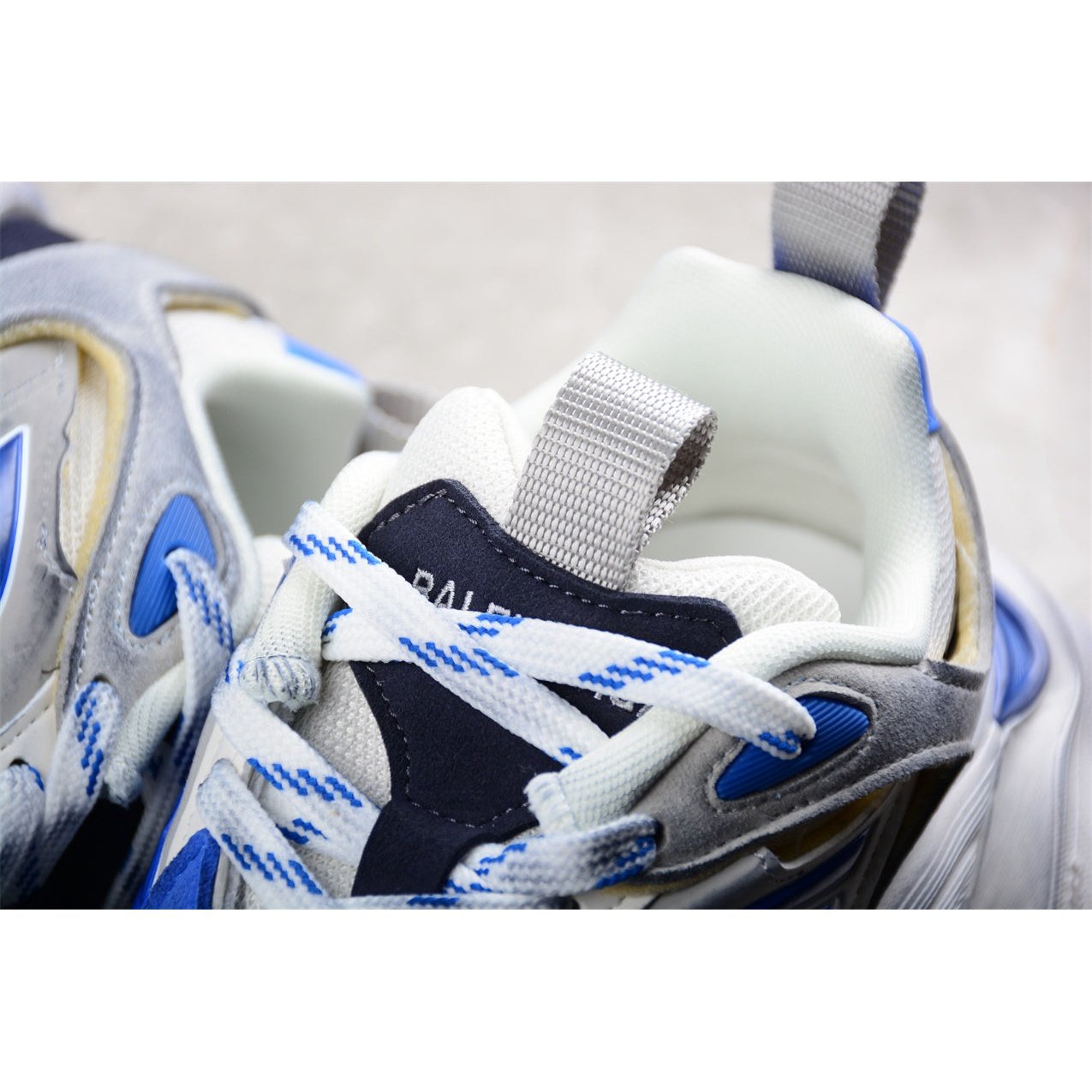Ba*len*cia*ga cargo x white grey blue
