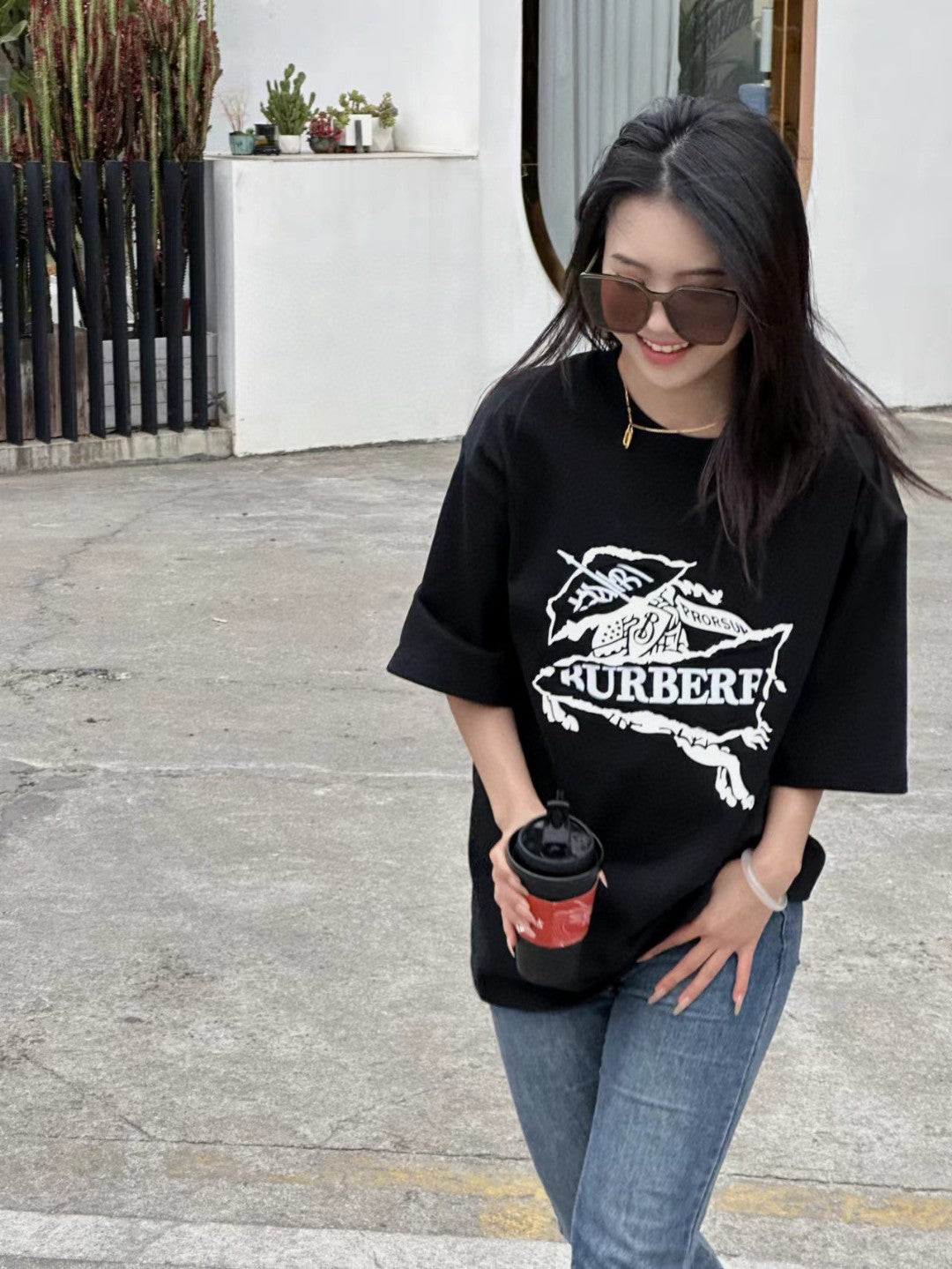 B**rry t-shirt - black with graphic design