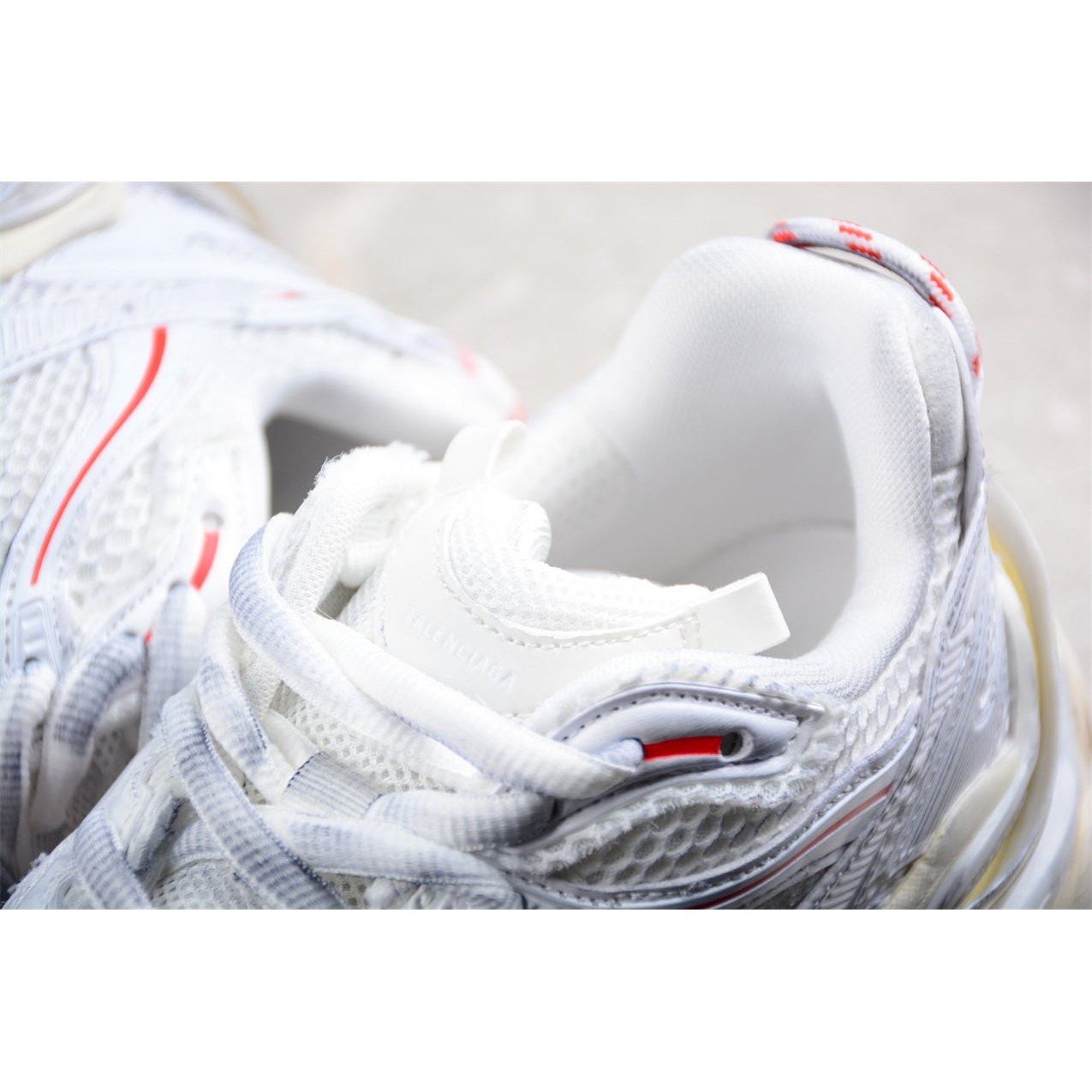 Ba*len*cia*ga runner x white beige red