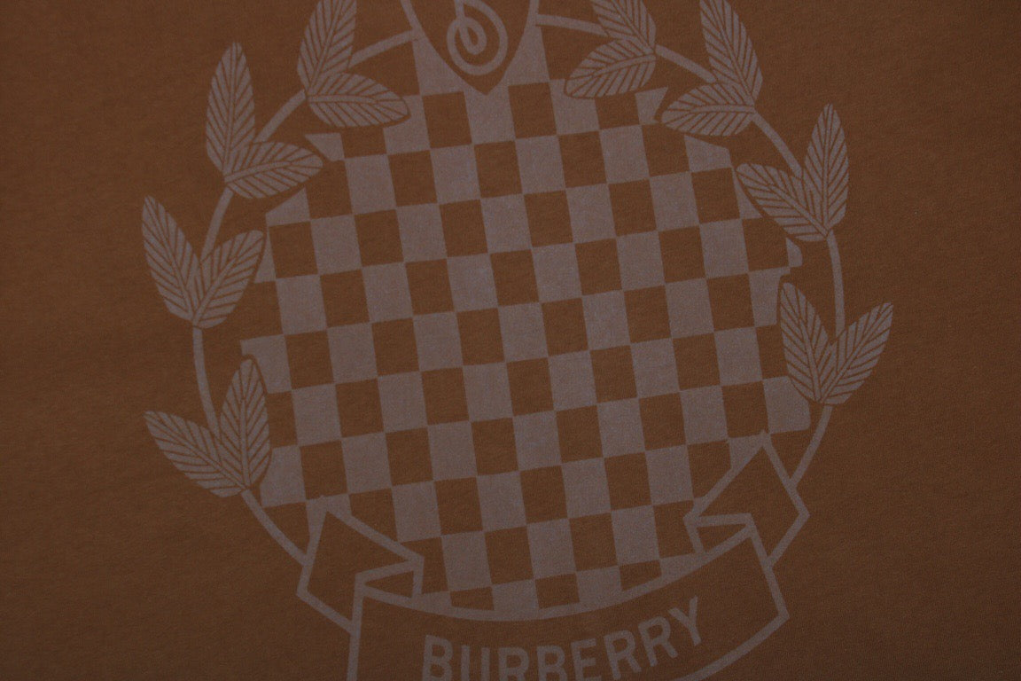 B**rry t-shirt with checkered crest