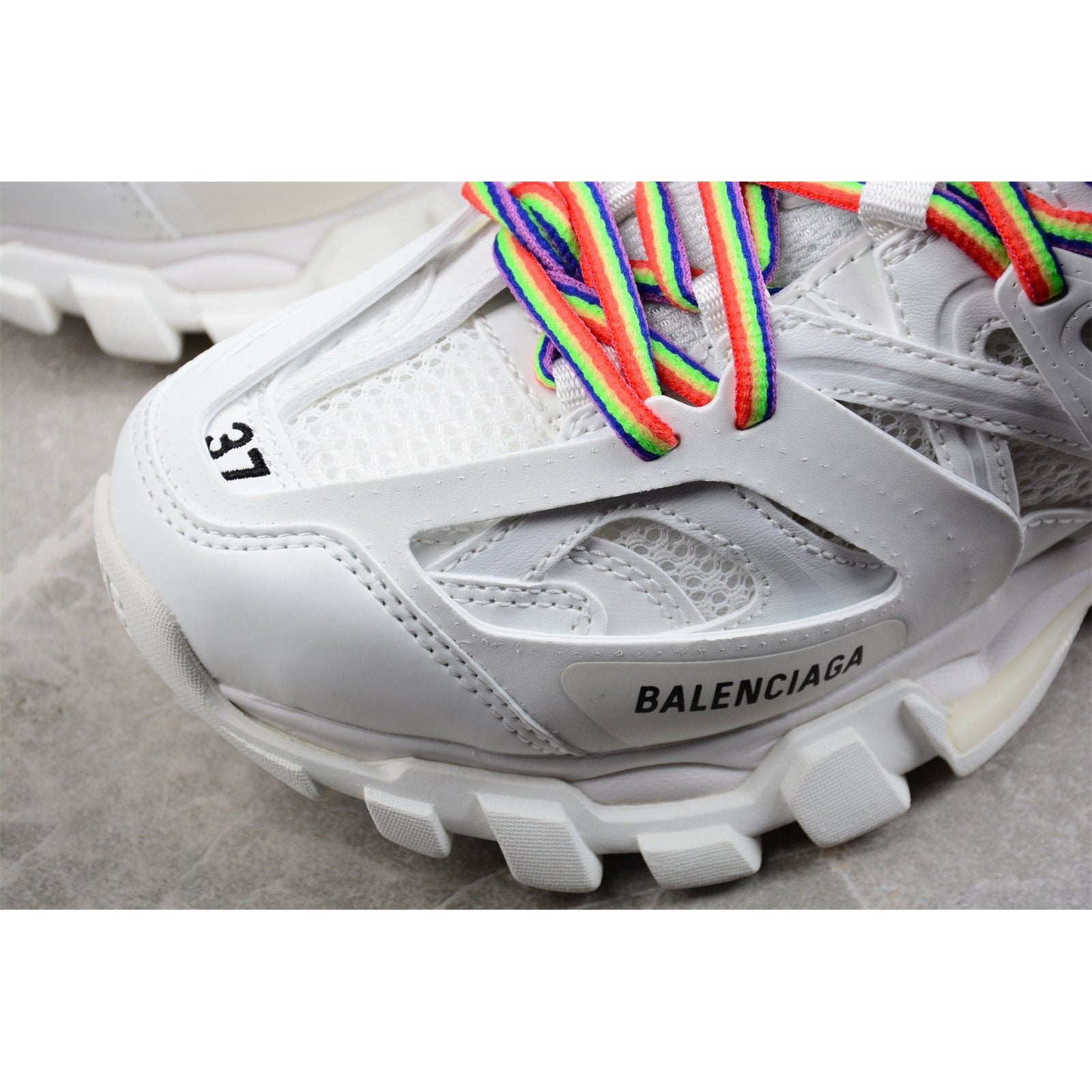 Ba*len*cia*ga track x white color