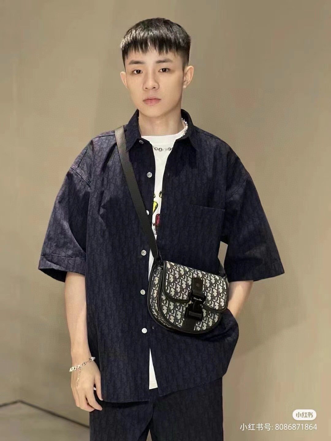 D*or black short-sleeve shirt