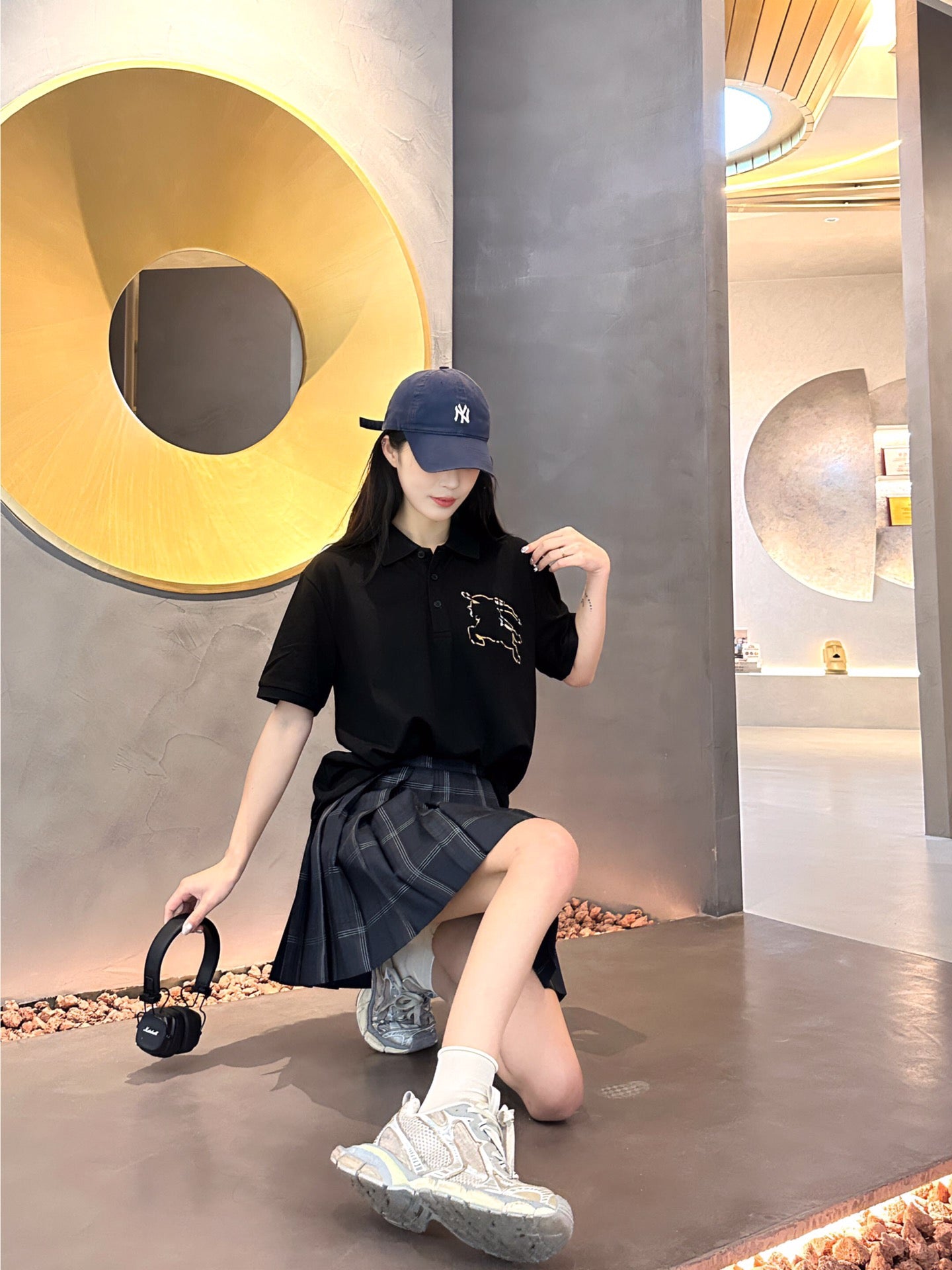 B**rry embroidered knight polo - black