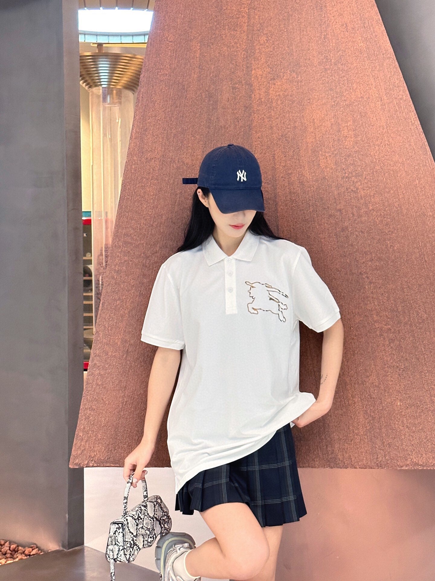 B**rry embroidered knight polo - white