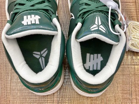 NIKE KOBE 4 x UNDEFEATED MILWAUKEE BUCKS