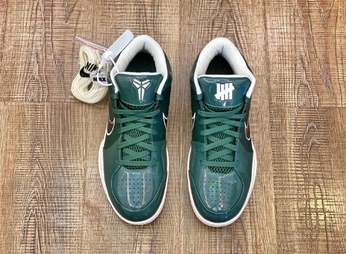NIKE KOBE 4 x UNDEFEATED MILWAUKEE BUCKS