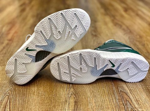 NIKE KOBE 4 x UNDEFEATED MILWAUKEE BUCKS