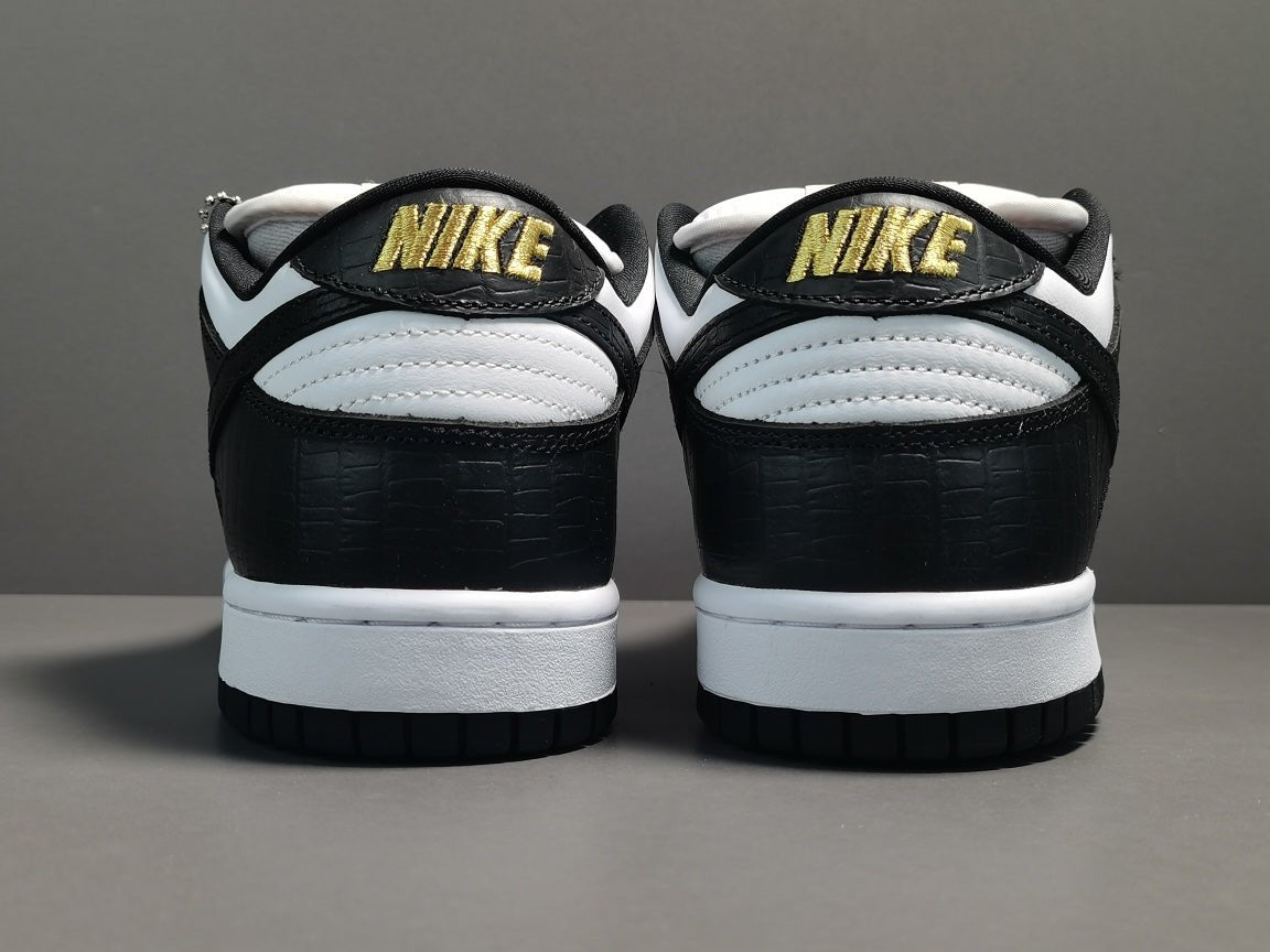 nike sb dunk x S*p*e stars black