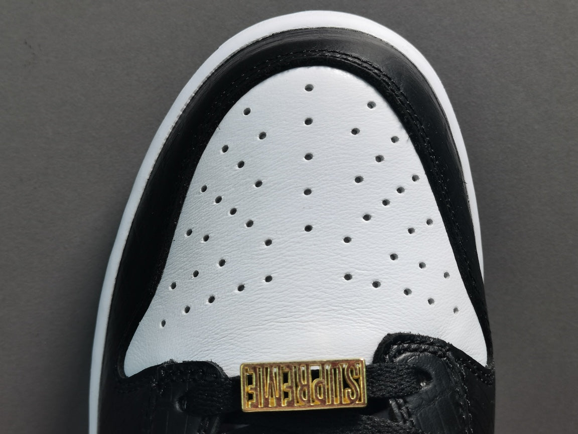 nike sb dunk x S*p*e stars black