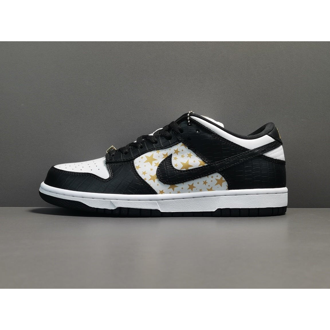 nike sb dunk x S*p*e stars black