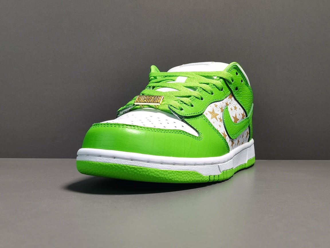 nike sb dunk x S*p*e stars mean green