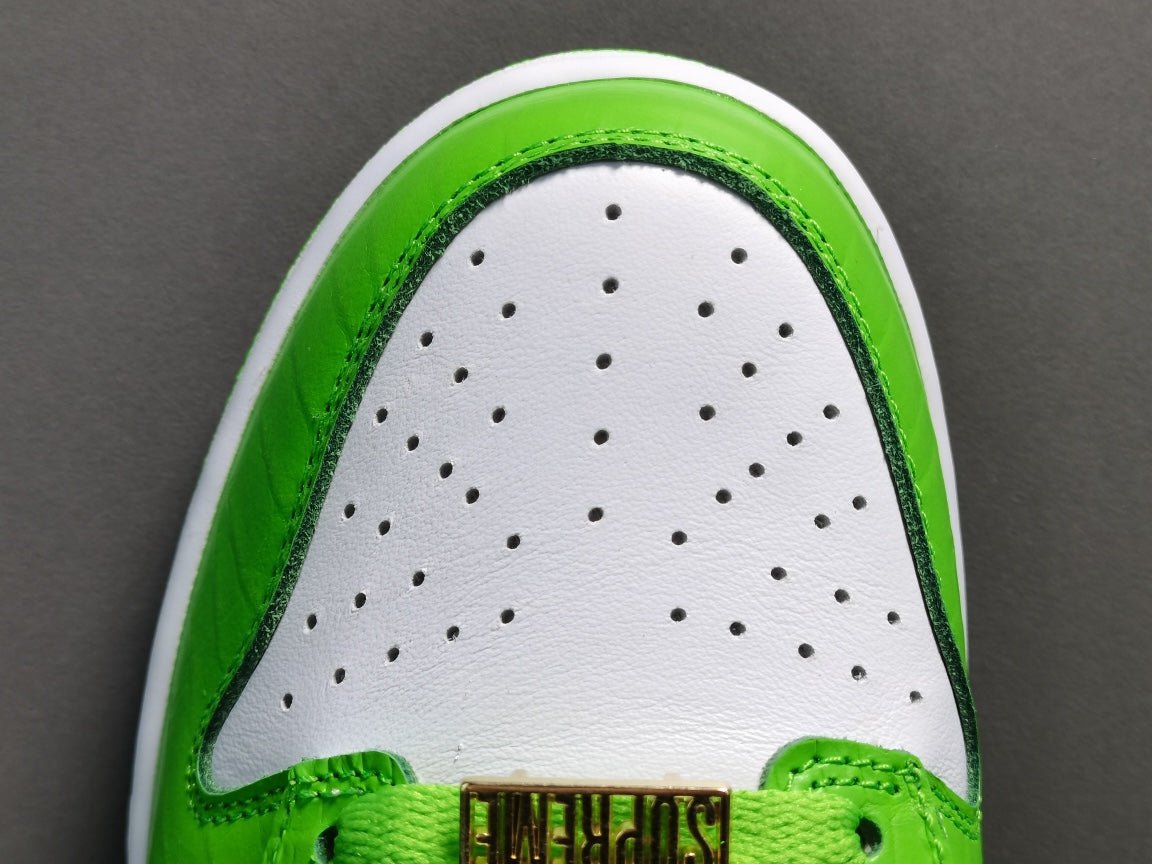nike sb dunk x S*p*e stars mean green