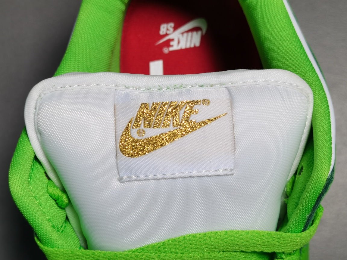 nike sb dunk x S*p*e stars mean green