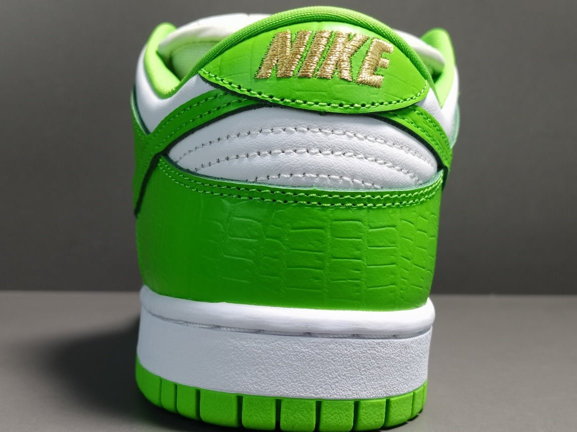 nike sb dunk x S*p*e stars mean green