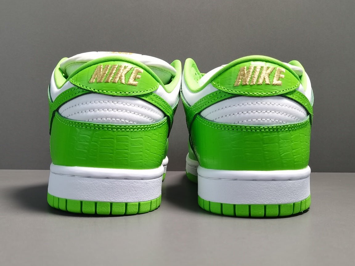 nike sb dunk x S*p*e stars mean green