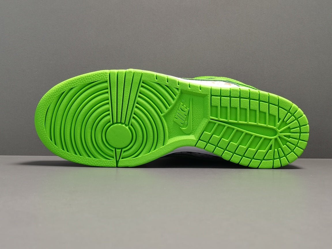 nike sb dunk x S*p*e stars mean green