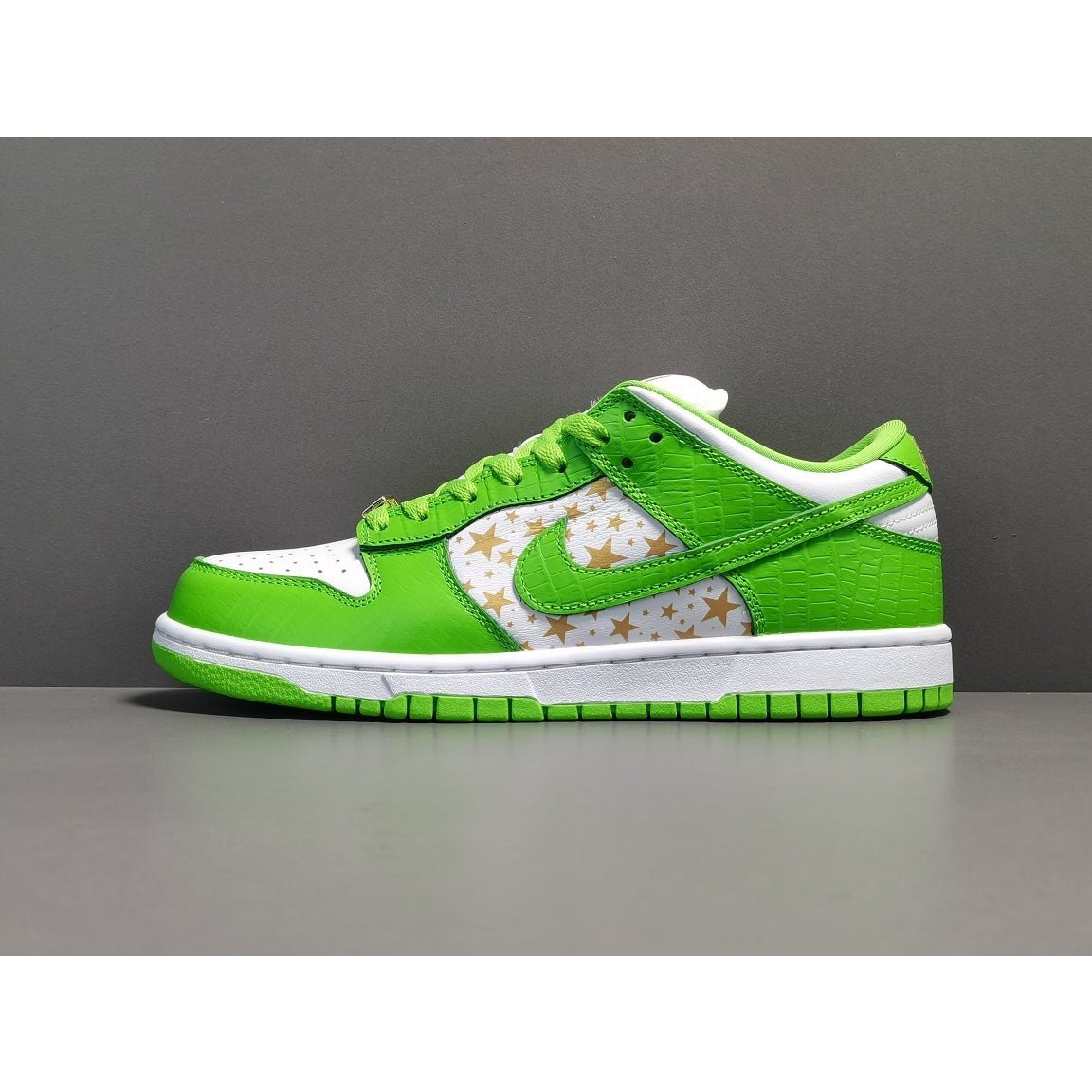 nike sb dunk x S*p*e stars mean green