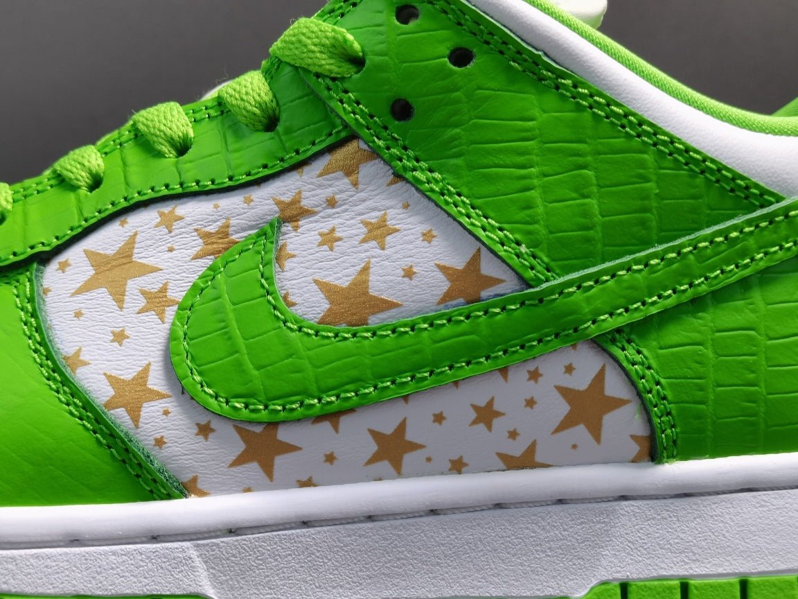 nike sb dunk x S*p*e stars mean green